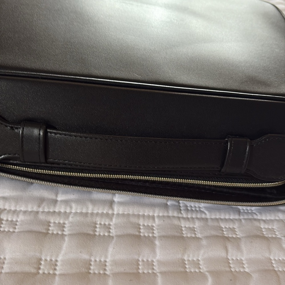 NWOT Black and White Womans makeup case - Picture 4 of 4